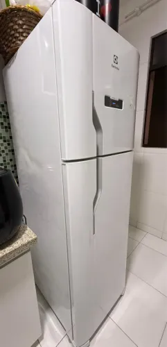 Geladeira Eletrolux 371 litros 