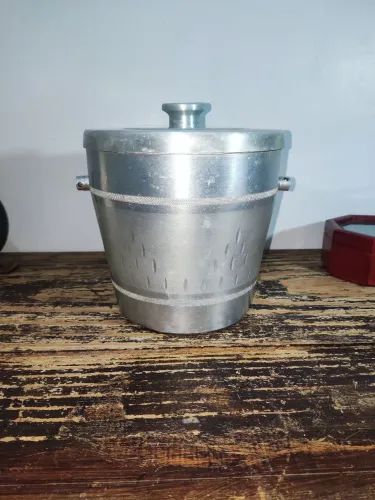 Balde de gelo em alumínio antigo