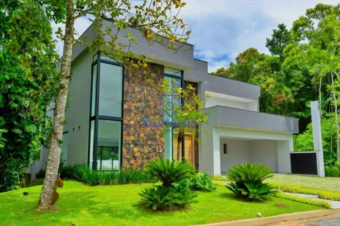 Casa Nova À VENDA no condomínio Marina Guarujá - Canal de Bertioga,