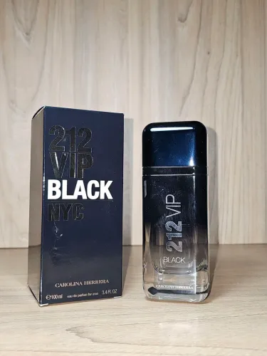 Perfume 212 vip black masculino aprox 60ml