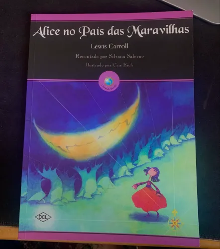Livro Alice no País das Maravilhas - Recontado por Silvana Salerno 