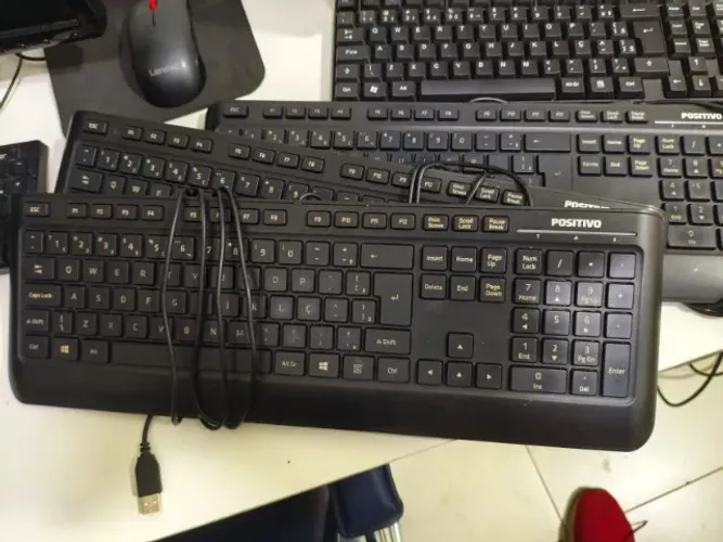 (30) Teclados USB (com fio) diversas marcas