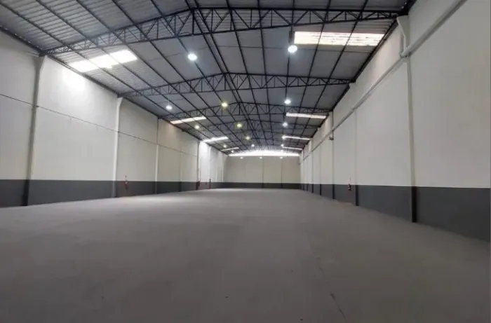 Em Condominio Galpão 1.700m² c/ Docas e AVCB e Habit-se Nivel 5 prox. Aeroporto