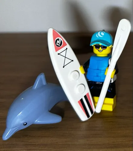 Lego Minifigures Surfista com Golfinho