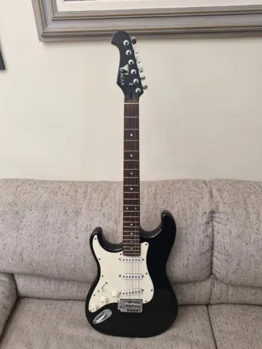 Guitarra Elétrica Eagle Stratocaster | Canhoto (Usado)