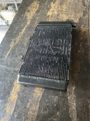Radiador hornet 2008 a 2014 recuperado
