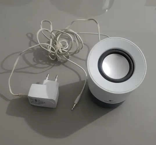 Caixa de Som Logitech - Ótimo estado!