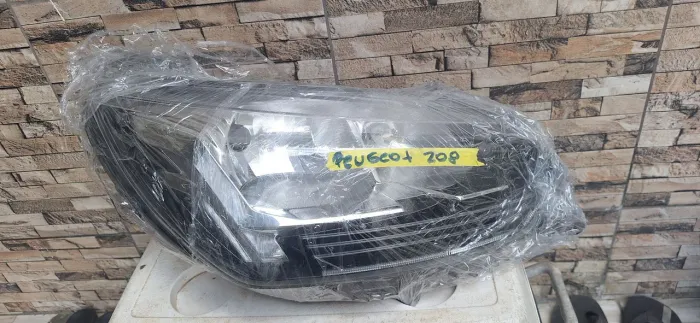 Farol Peugeot 208