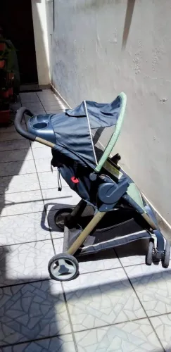 Carrinho de bebê Graco com bebê conforto