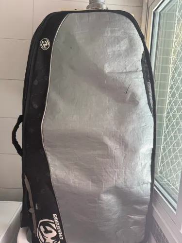 Capa bodyboard creatures para viagem ou dia a dia 