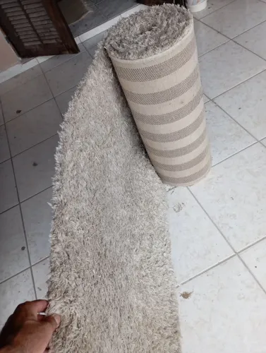 Vendo um tapete 4,40 metros por 70 centímetros.