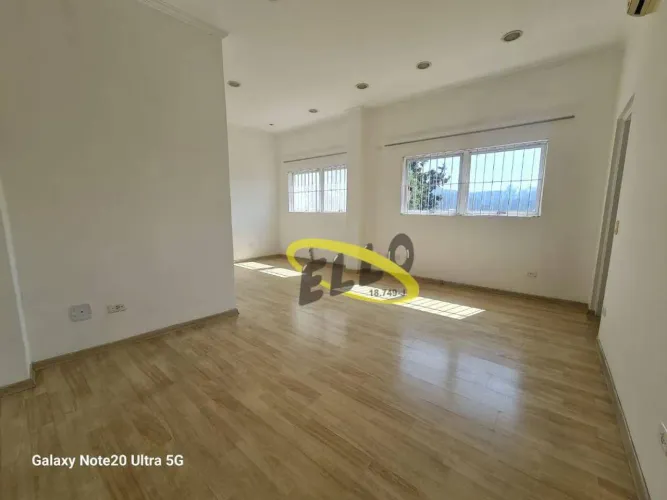 Sala com 32 mt, no Centro de Cotia na principal avenida