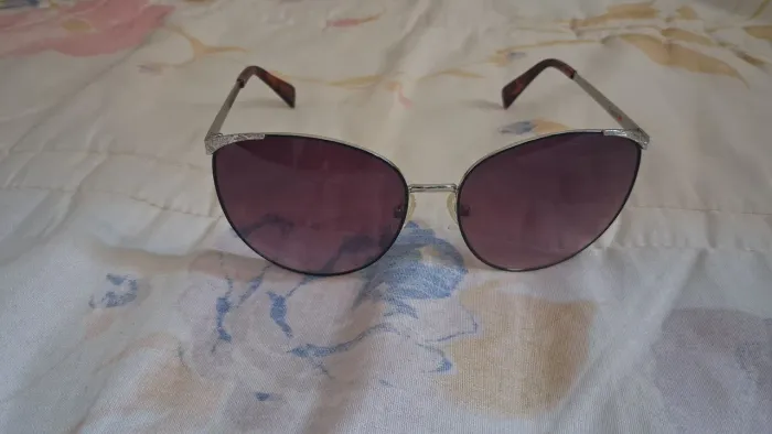 Óculos de sol elegantes