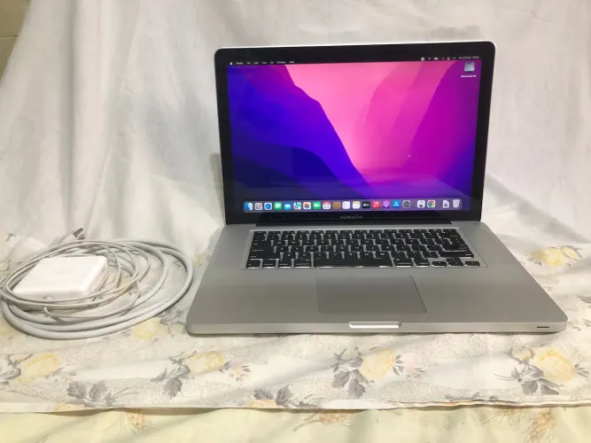 Apple Macbook Pro 15 i7 2,4GHz Quad-Core Monterey