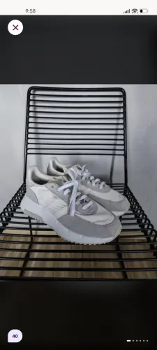 Adidas Retropy F2 cinza.