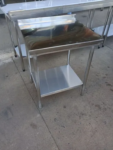Mesa e pia de aço inox para cozinha industrial