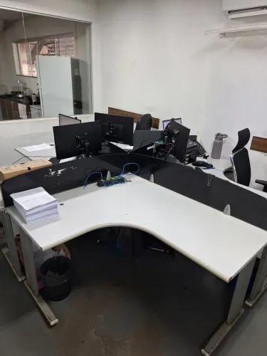 Ilha de mesas escritório 