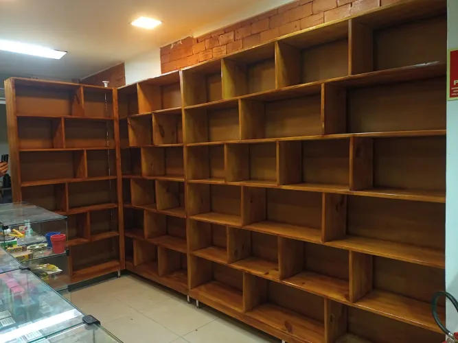 Prateleira. Fabricado por encomenda