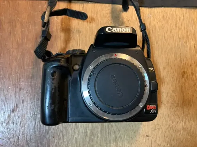 Camera Canon EOS Rebel XTi