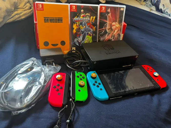 Nintendo switch V2 com 4 joy con e 3 jogos