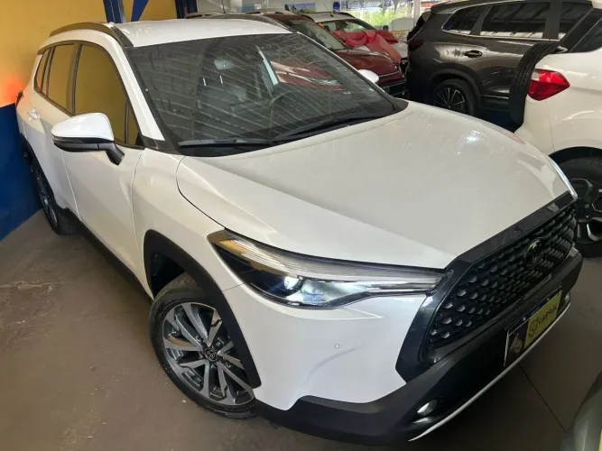 Toyota Corolla Cross XRE - Bancos de Couro e Alta Tecnologia