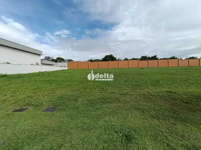 Terreno em Condomínio disponível para venda no bairro Granja Marileusa em Uberlândia-MG
