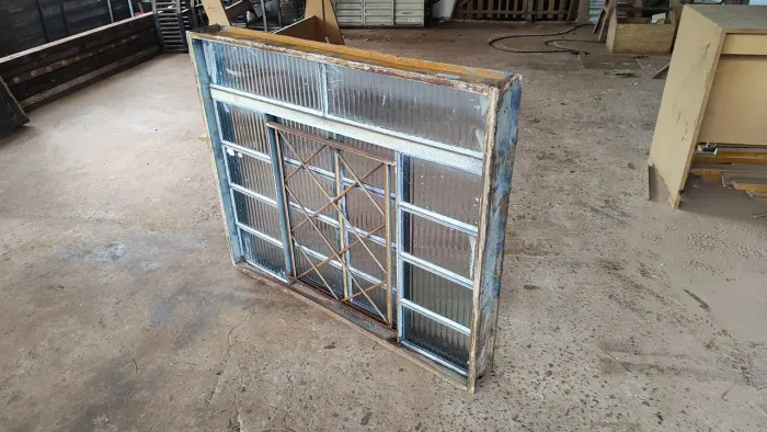 Janela 1.20x1.00 com vidros