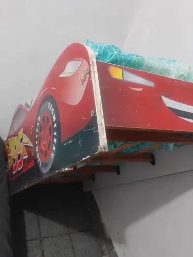 mini cama do desenho carros