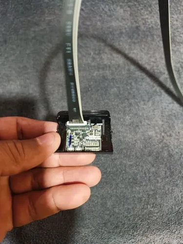 Botão liga e desliga com sensor.
