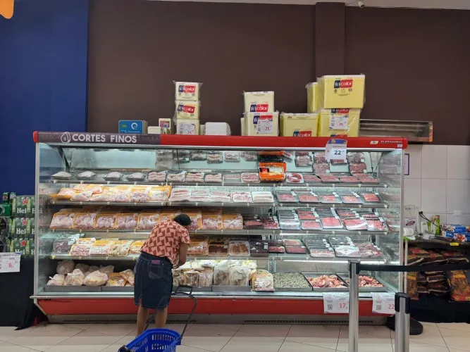 Balcão de Carne em Bandeja aceito trocas ( Supermercado)