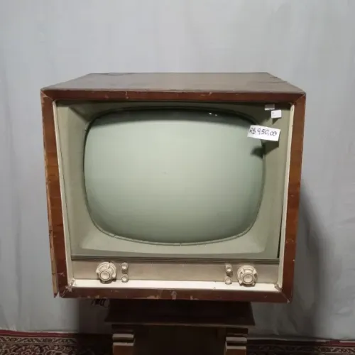 Antigo televisor para decoração - restauro