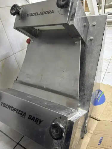 Modeladora de Pizza Baby - Abre massas até 40CM