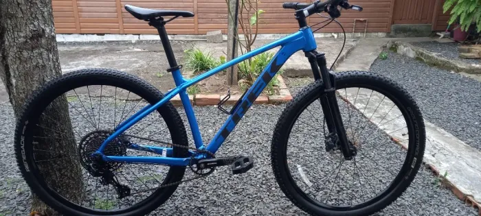 Bicicleta aro 29 Trek 12v