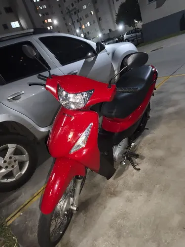 Moto Honda biz vermelha