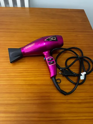 Vendo secador de cabelo,  novo na caixa da marca Conair.