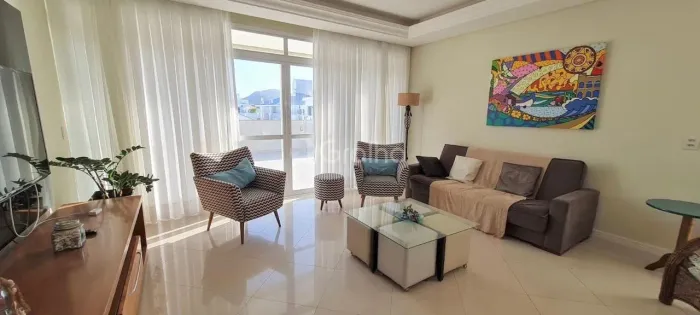 Cobertura de 235m² com 4 quartos sendo 1 suítes nos Ingleses