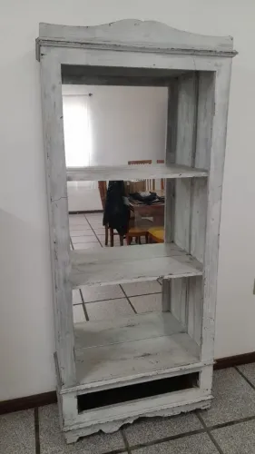 Estante organizadora, três divisões com espelhos