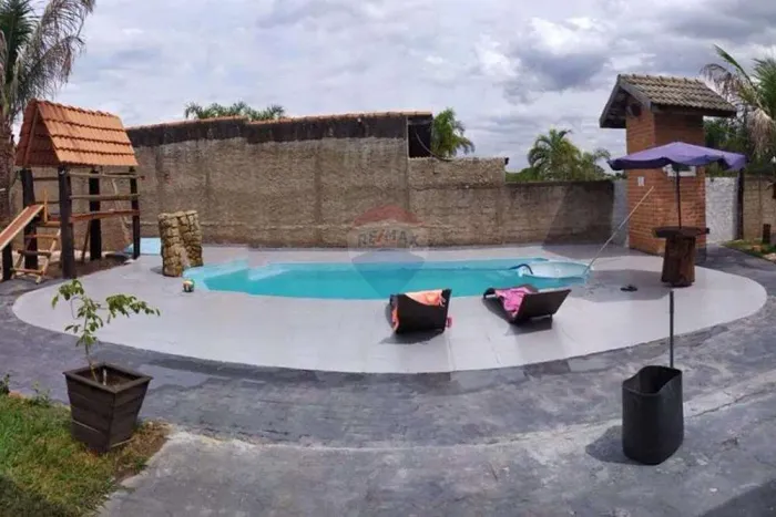 Chácara à venda com 2 quartos, 2 banheiros e piscina, Cosmópolis/SP