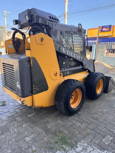 Trator mini carregadeira volvo mc80