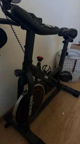 Bicicleta Ergométrica Para Spinning Mecanica 6kg Odin Fit Cor Preto e Vermelho