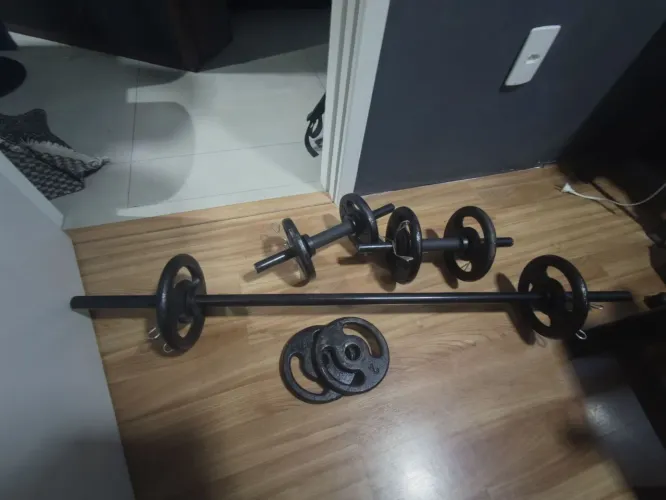 Kit de musculação | 40 kilos com barras e halteres