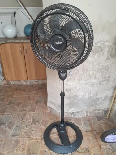 Ventilador Britânia  semi novo   mais   ventilador  venti delta