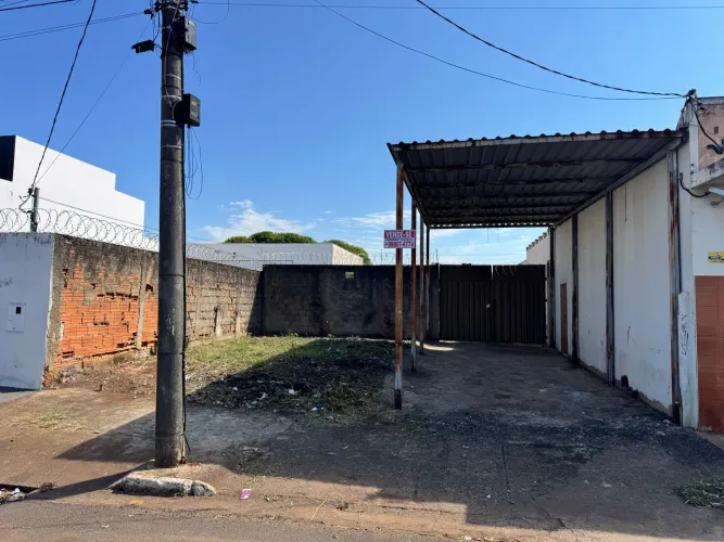 Terreno 300 m² (10x30) na Av. Senador Mello Viana - Araguari/MG