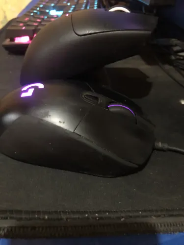 Vendo meus dois mouse. Logitech 403 hero e attack shark x11