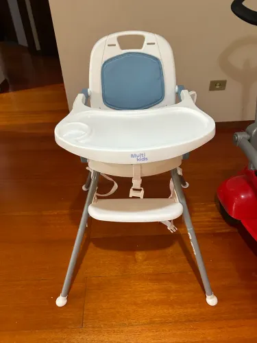 Vende-se cadeira de alimentação 