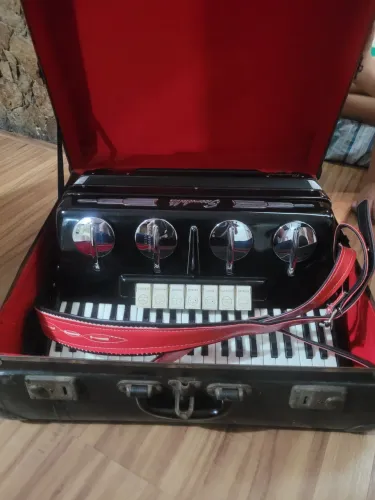 Acordeon italiano Scandalli