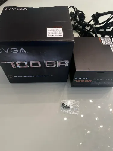 Fonte EVGA, 700W, 80 Plus Bronze, Preto