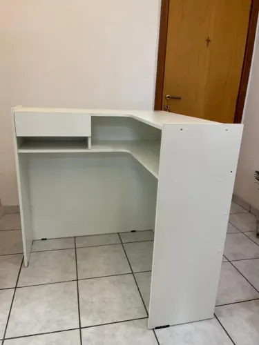 Balcão de Recepção em L