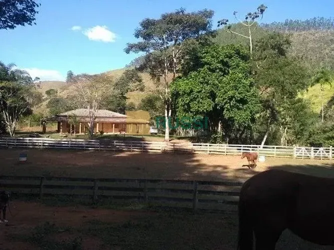Sítio com 3 dormitórios à venda, 40000 m², localizado em São Francisco Xavier/SP