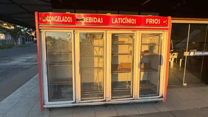 Refrigeradora Expositora 4 portas